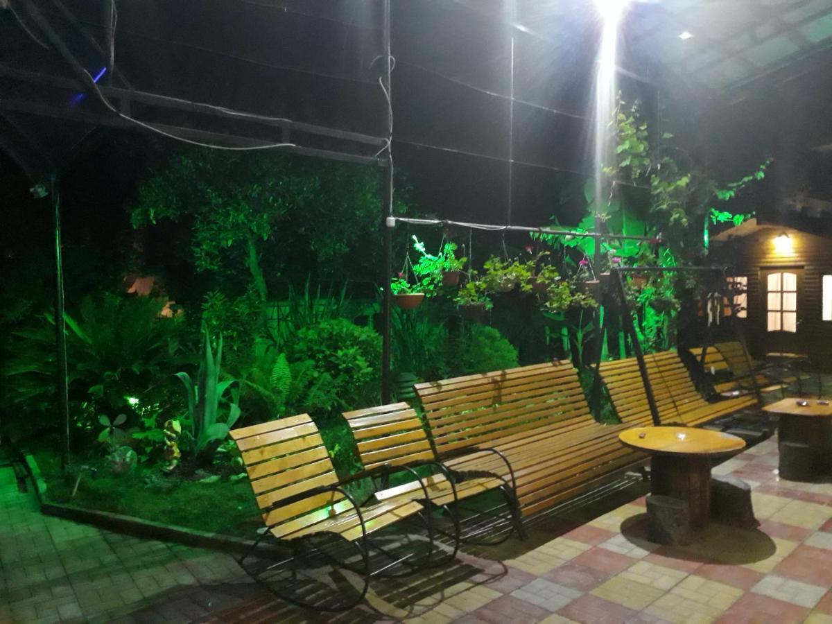 Hotel Гостевой Дом У Левы Gagra Exterior foto