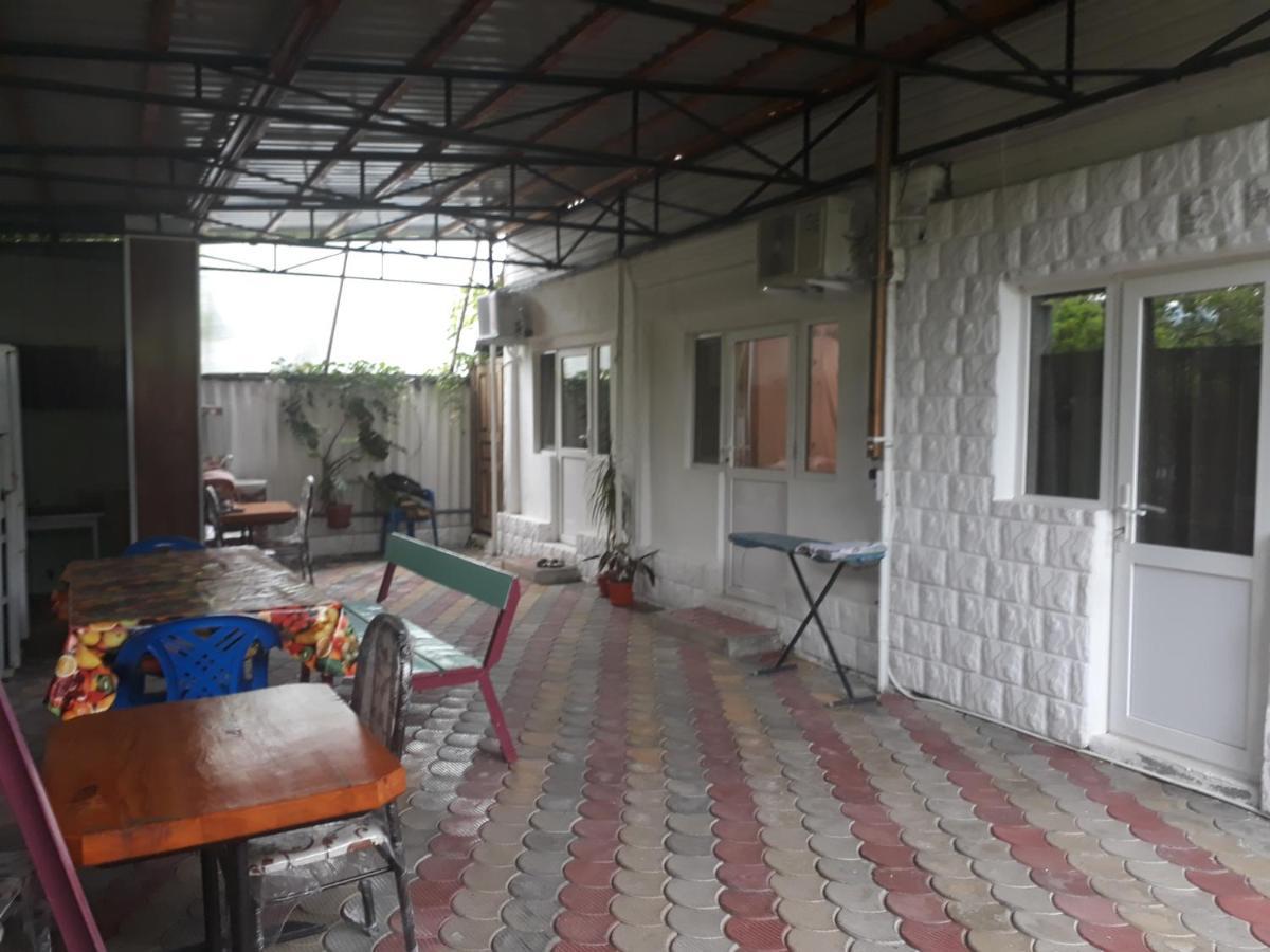 Hotel Гостевой Дом У Левы Gagra Exterior foto