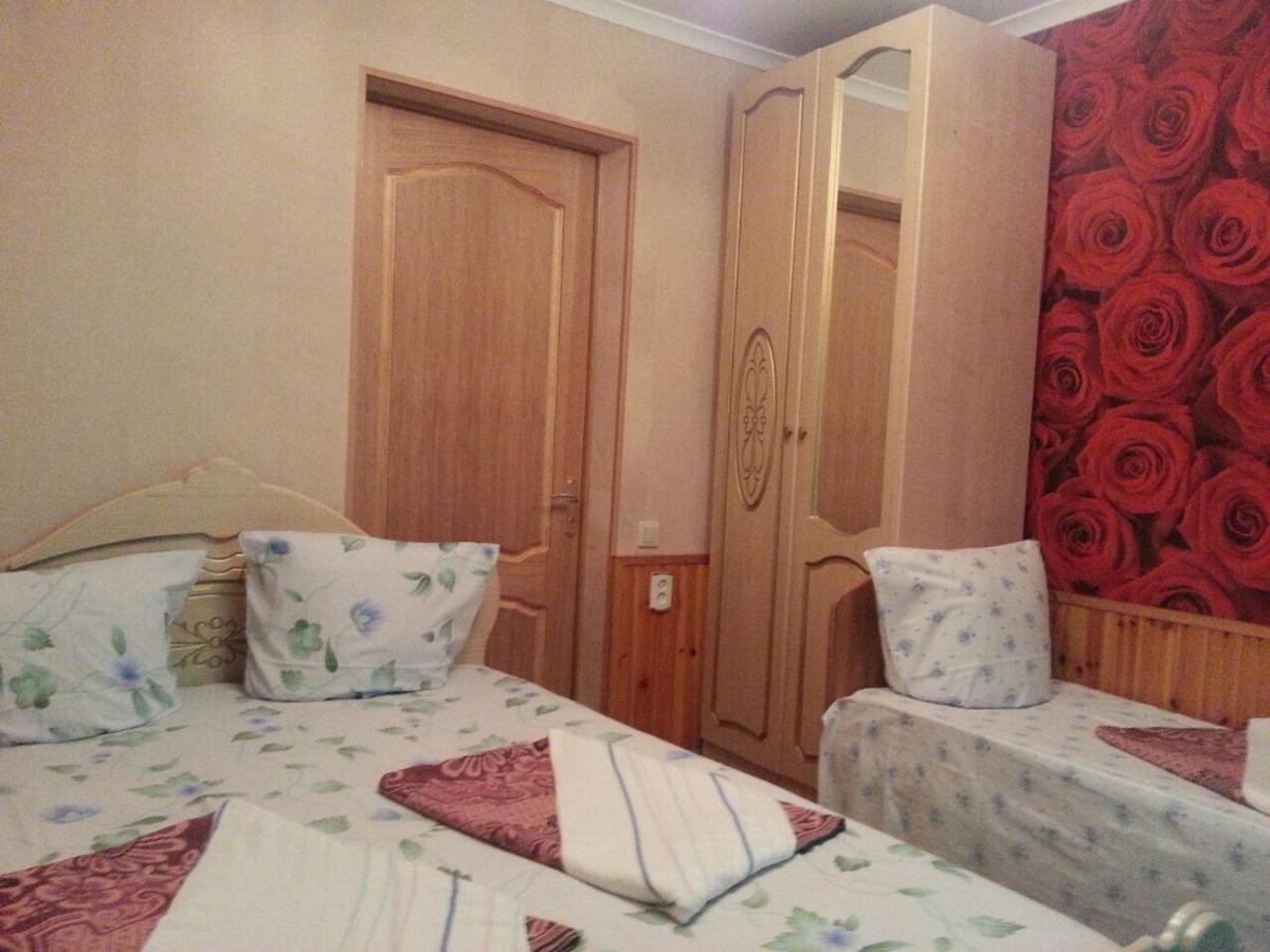Hotel Гостевой Дом У Левы Gagra Exterior foto