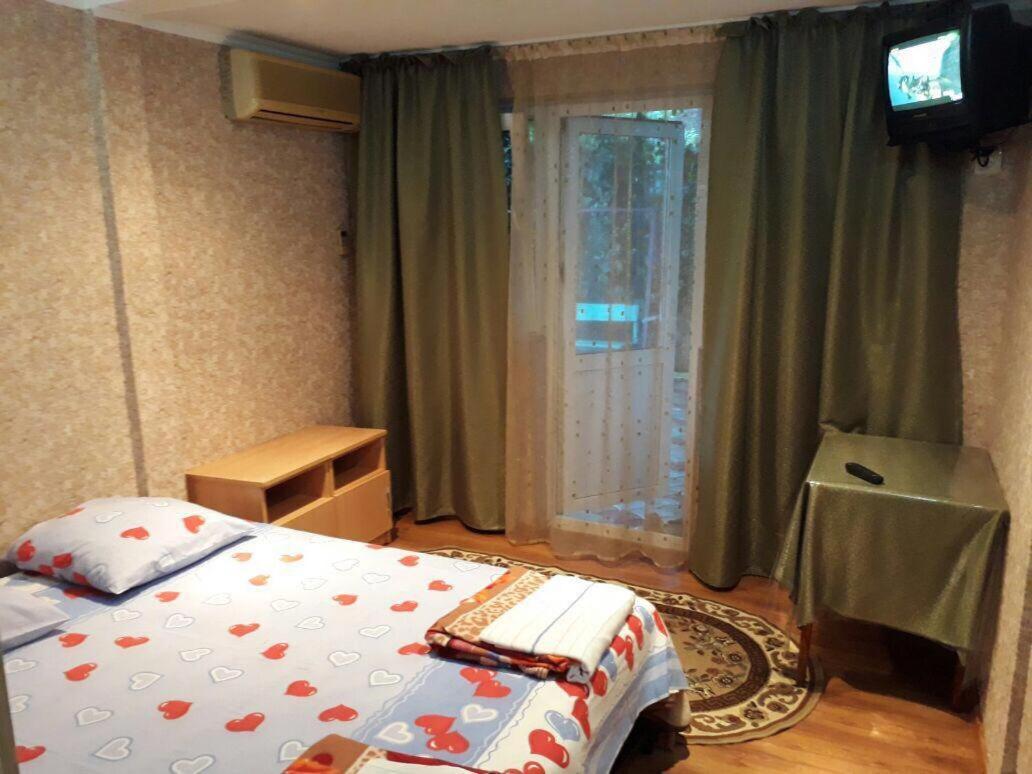 Hotel Гостевой Дом У Левы Gagra Exterior foto