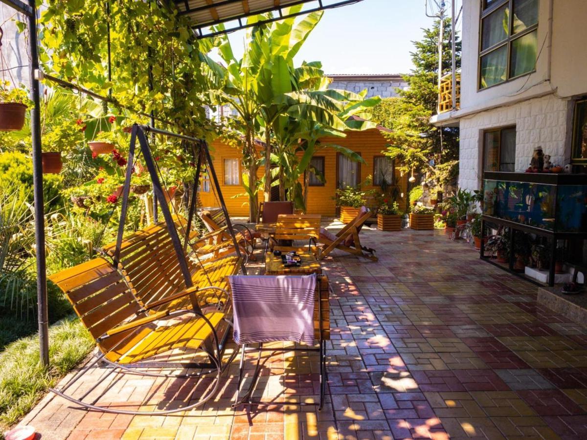 Hotel Гостевой Дом У Левы Gagra Exterior foto