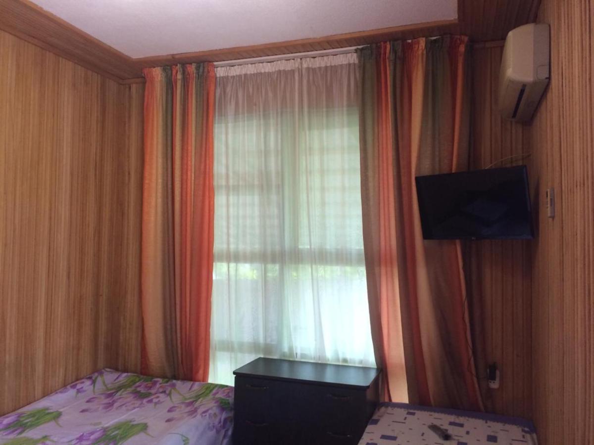 Hotel Гостевой Дом У Левы Gagra Exterior foto