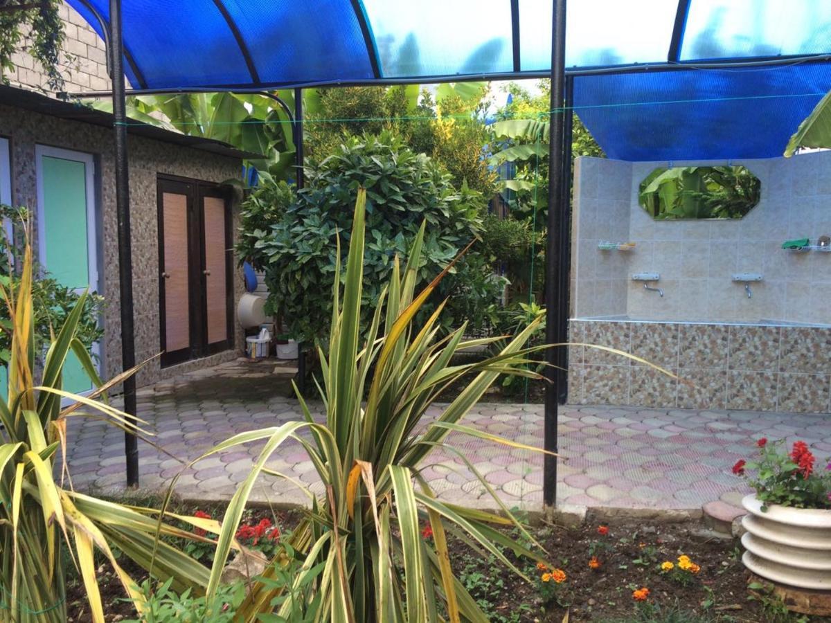 Hotel Гостевой Дом У Левы Gagra Exterior foto