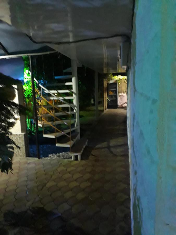 Hotel Гостевой Дом У Левы Gagra Exterior foto