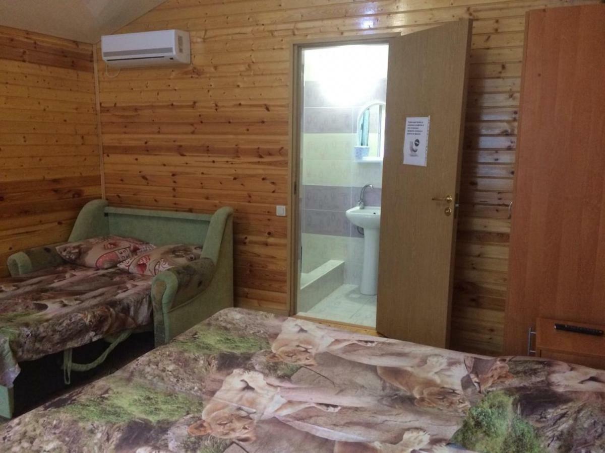 Hotel Гостевой Дом У Левы Gagra Exterior foto