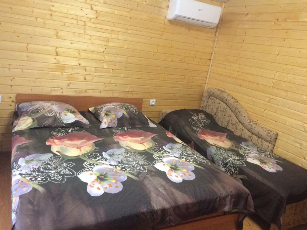 Hotel Гостевой Дом У Левы Gagra Exterior foto