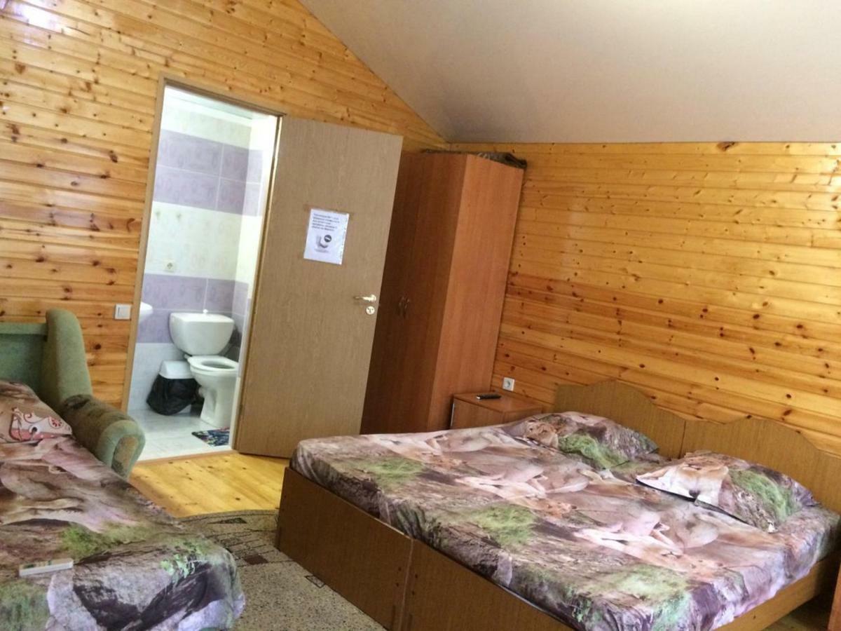 Hotel Гостевой Дом У Левы Gagra Exterior foto