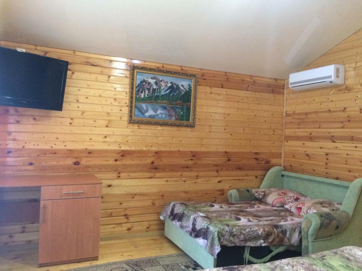 Hotel Гостевой Дом У Левы Gagra Exterior foto