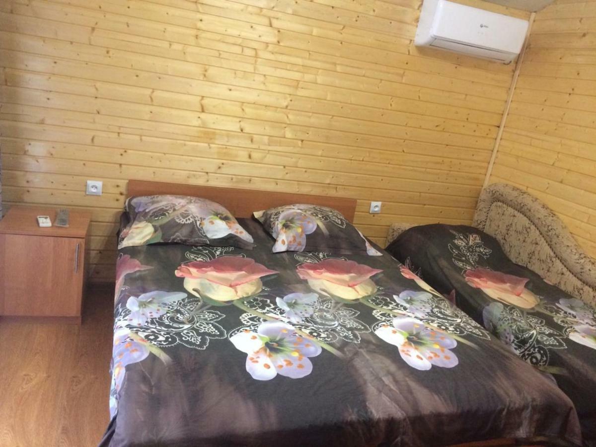 Hotel Гостевой Дом У Левы Gagra Exterior foto