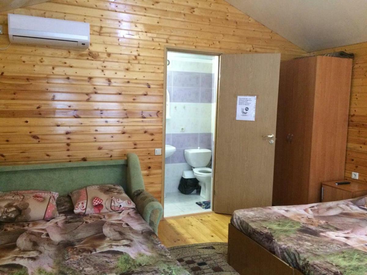 Hotel Гостевой Дом У Левы Gagra Exterior foto