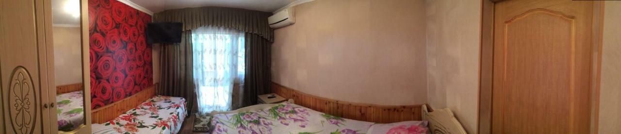 Hotel Гостевой Дом У Левы Gagra Exterior foto