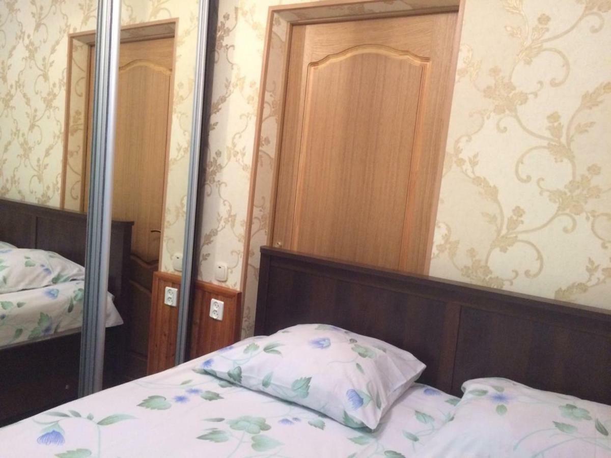 Hotel Гостевой Дом У Левы Gagra Exterior foto