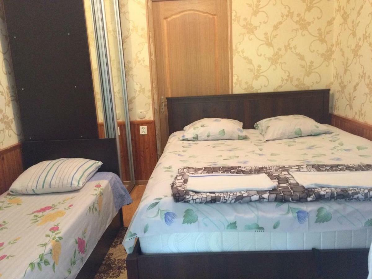 Hotel Гостевой Дом У Левы Gagra Exterior foto